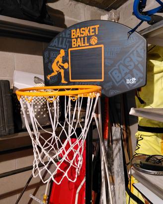 Canestro da basket con piantana