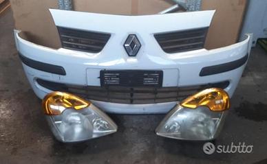 Pezzi muso Renault Modus 1.6B 2004>