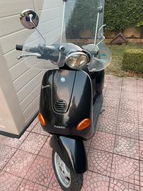 Piaggio Vespa ET4 125