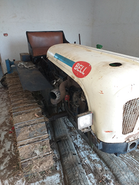 Trattore agricolo cingolato