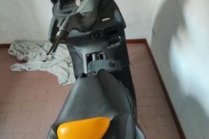 Yamaha t max per pezzi di ricambio
