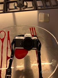 Fotocamera nikon fm2, ottiche valigetta e accesso