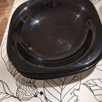 servizio di piatti neri