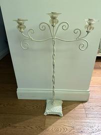 Grande candelabro da terra shabby vintage