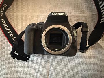 Canon EOS 550D + batteria, caricabatterie e borsa
