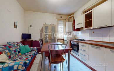 BILOCALE IN VIA CARVIANO VICINO A VERGATO CON ASCE