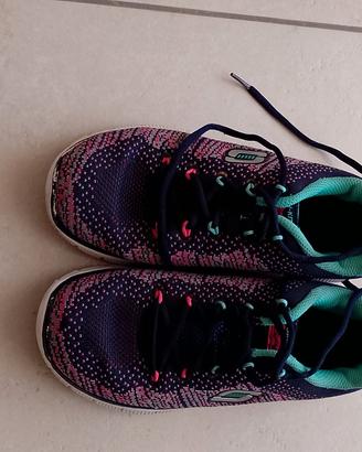 Scarpe da ginnastica skechers colorate. Numero 36