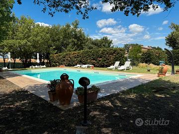Affascinante appartamento in casolare con piscina