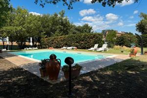 Affascinante appartamento in casolare con piscina