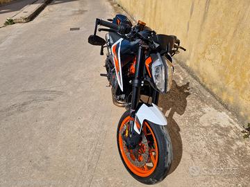 KTM 890 R 2021