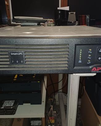 UPS APC SMART 700 700VA 450W 2U * usato testato OK