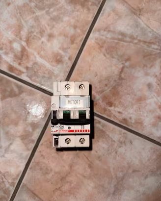 Interruttore magnetotermico c20