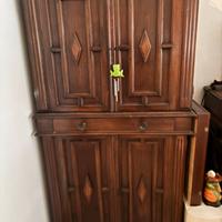 Armadio antico in legno