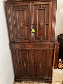 Armadio antico in legno