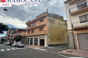 Appartamento con cucina, soggiorno e 4 camere