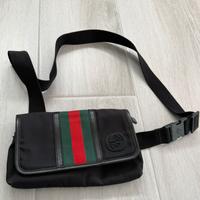 Borsello gucci  in tela tecnica nero