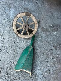 Ruota antica in legno