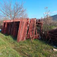 Ponteggio a telai prefabbricati