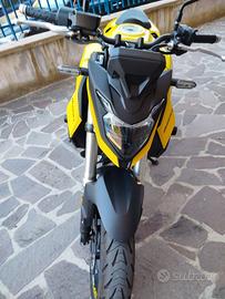 Moto honda 750 hornet.