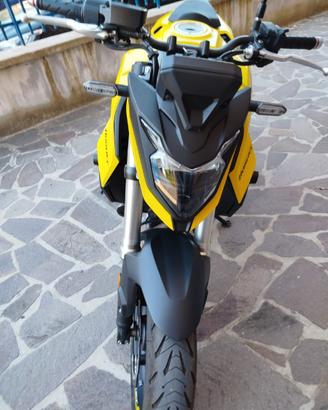 Moto honda 750 hornet.