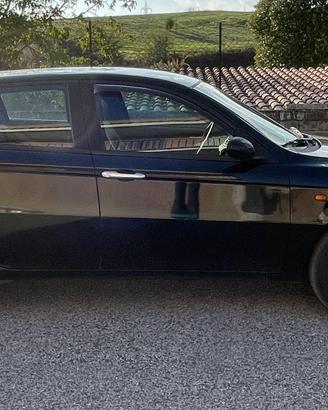 Alfa Romeo 147 - 1.9JTD Distinctive