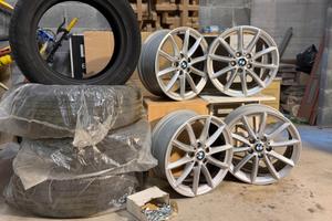Cerchi in lega BMW 17 pollici e pneumatici