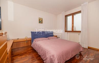 Casa indipendente in buone condizioni su quattro l