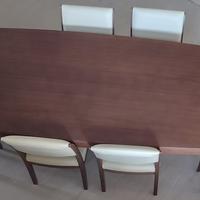 Arredamento completo. Tavolo, madia, parete, como’