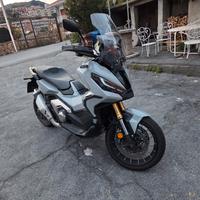 Honda x-adv 750