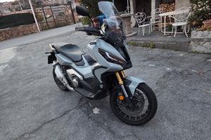 Honda x-adv 750