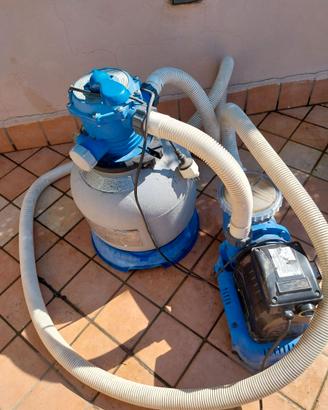 Piscina e motore a sabbia  pulizia