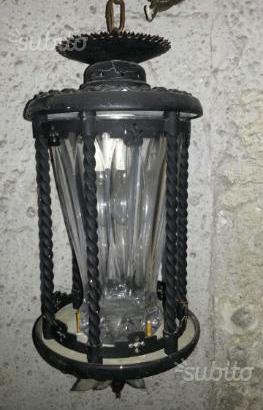 Lampadario per portico o per giardino antico