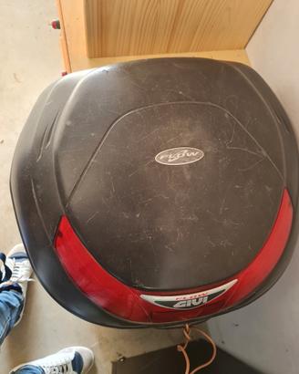 bauletto givi da sistemare serratura  e casco 