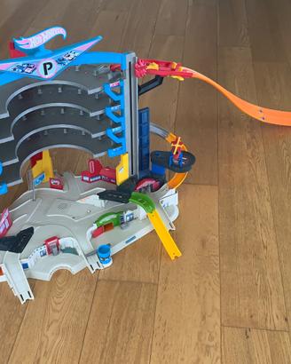 Parcheggio multipiano Hot Wheels
