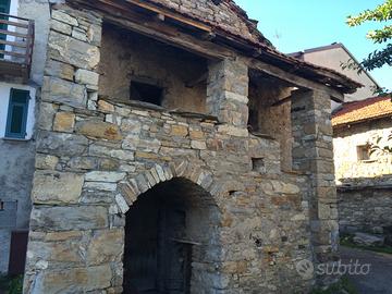 Rustico in pietra a Grondone sotto (Ferriere, Pc)