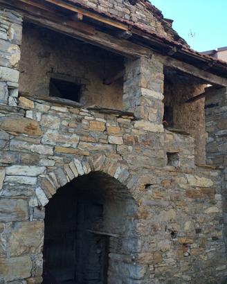 Rustico in pietra a Grondone sotto (Ferriere, Pc)