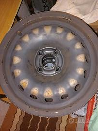 Cerchi lamiera montati su Punto Evo Metano