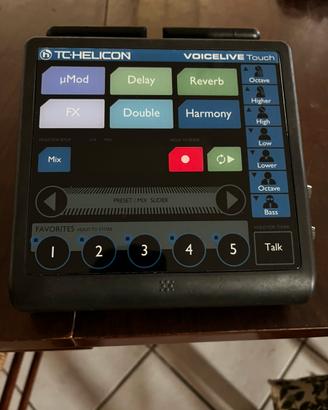 TC Helicon Vocelive Touch con Microfono