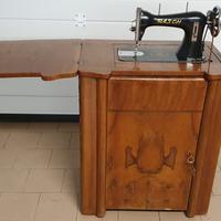 Mobile con macchina da cucire vintage Rasch