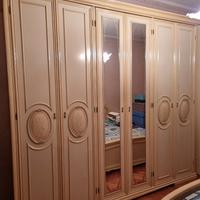 Armadio vintage con specchio