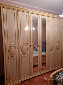 Armadio vintage con specchio