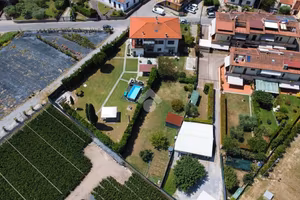 PORZIONE DI BIFAMILIARE A PISTOIA