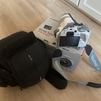 Canon EOS 100D + Obiettivo EF-S 18-55mm IS STM