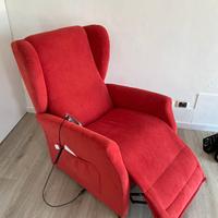 POLTRONA RELAX IN TESSUTO DI COLORE ROSSO