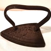 Ferro da stiro antico