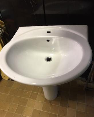 Lavabo con colonna