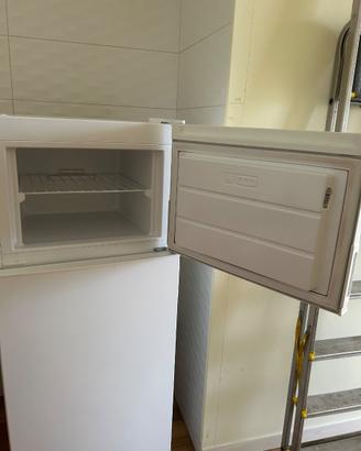 Frigorifero nuovo con congelatore