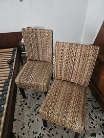 Die sedie in rattan di banano intrecciato