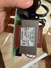 alimentatore caricabatterie 12 V