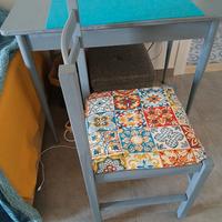 Tavolino scrittoio e sedia